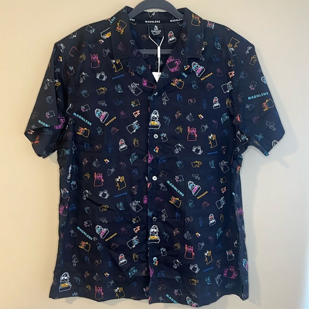 Men’s Short Sleeve Black Printed Button Down Shirt by Magnlens size Medium NWT
